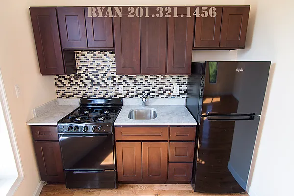 Rented by Target Realty Group | media 24