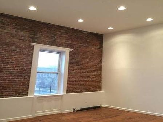 1st image of 860 Putnam Ave #2