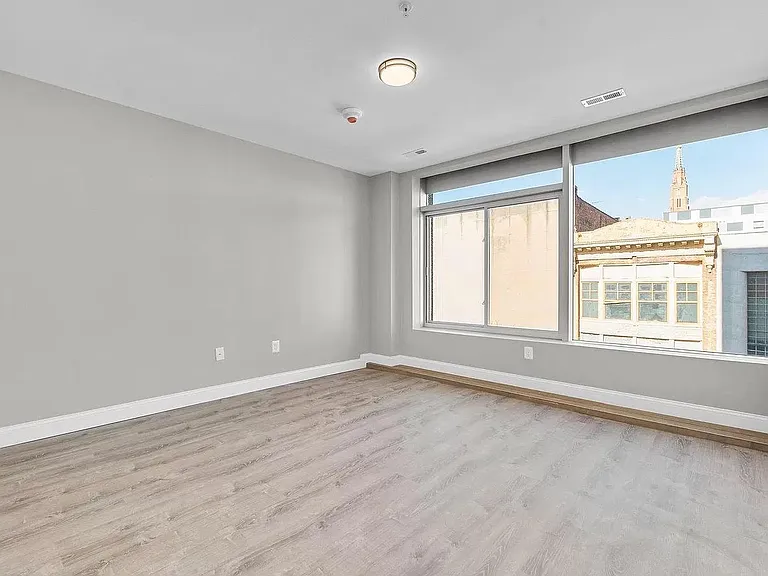 109 W Lexington St #3C — Photo 3