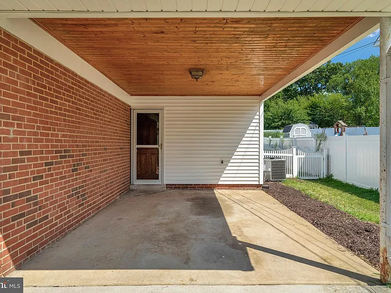 304 Patrick St SW — Photo 7