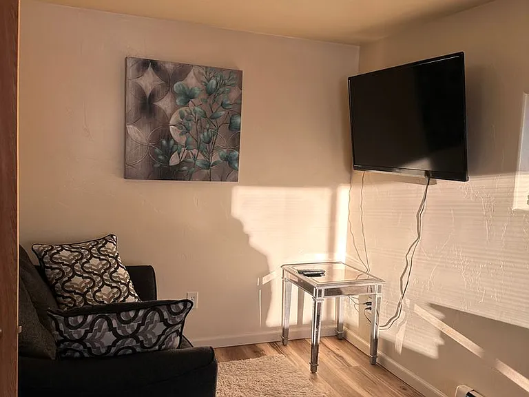 1307 W 38th Pl — Photo 16