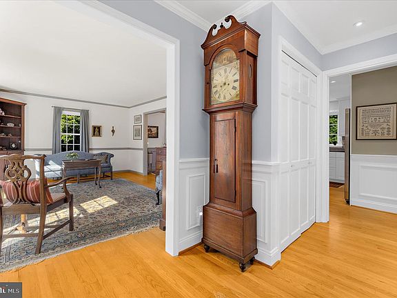 4th image of 632 Basin Way