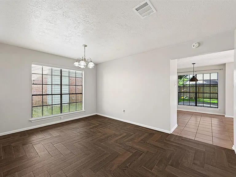 1555 Hillside Elm St — Photo 5