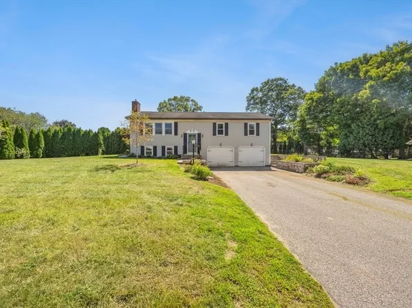 10 Gray Oaks Dr, East Freetown, MA 02717