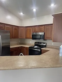 421 Porter Dr — Photo 3
