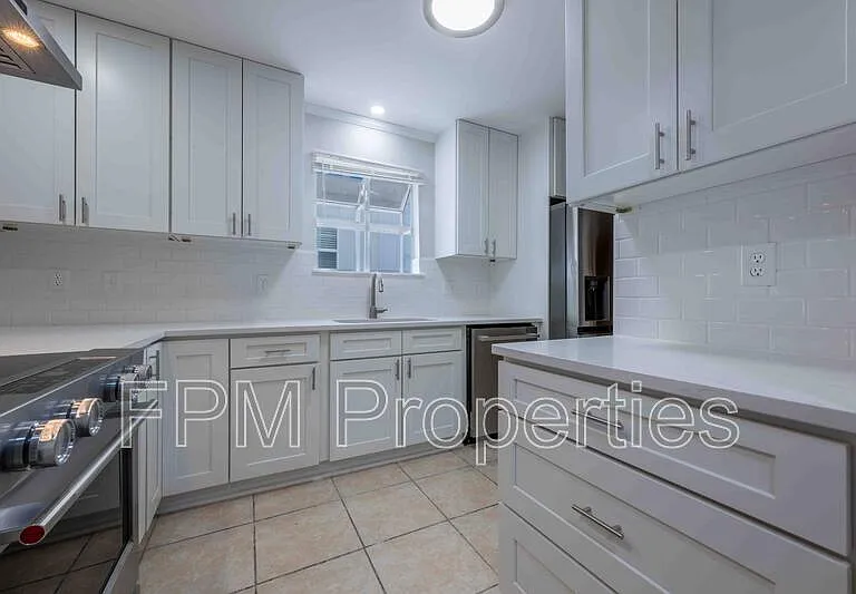 176 E Coast Dr — Photo 28