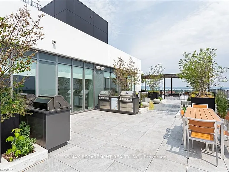 212 King William St E #1019 — Photo 48