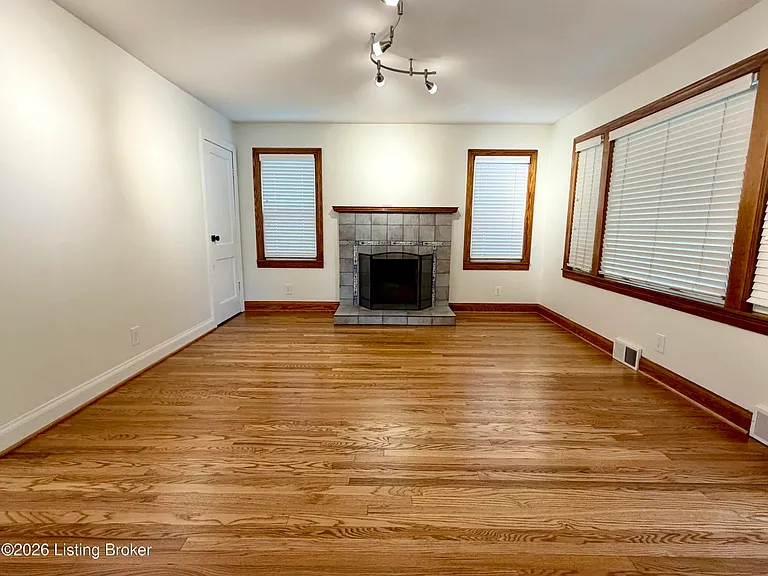 2219 Woodbourne Ave — Photo 2