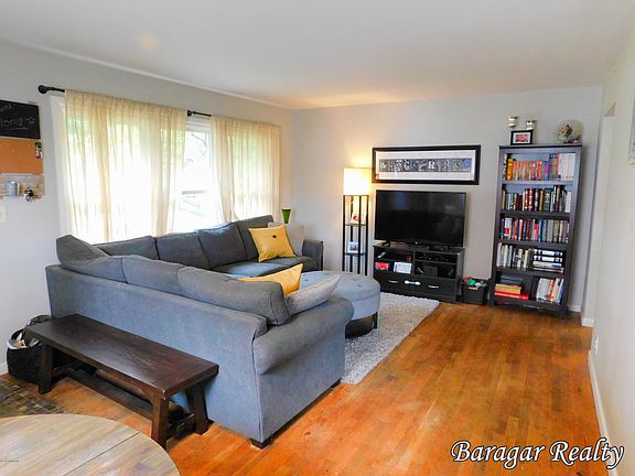 5th image of 1307 Ellsmere St NE
