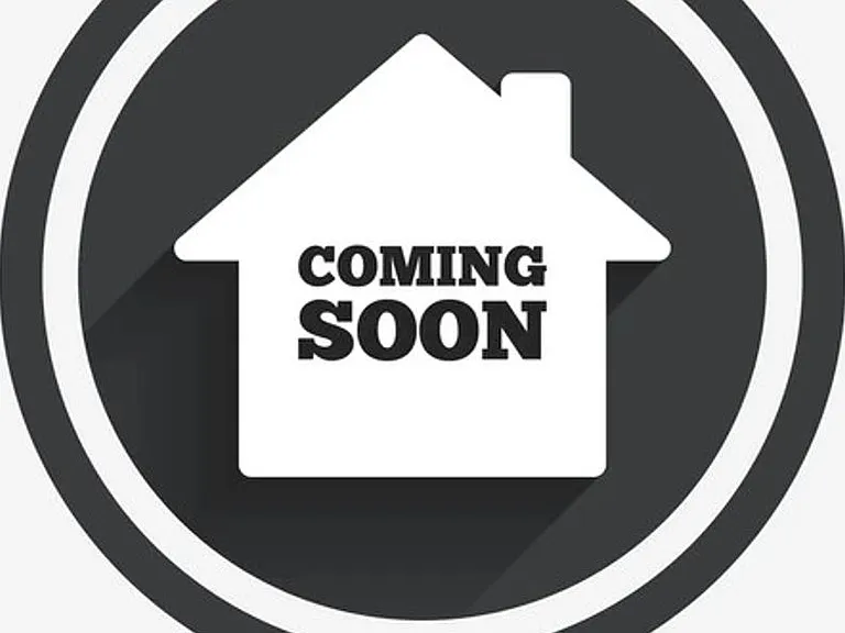 8 Crystal St — Photo 1