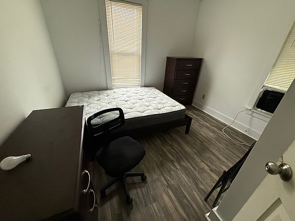 5th image of 215 Prospect St
