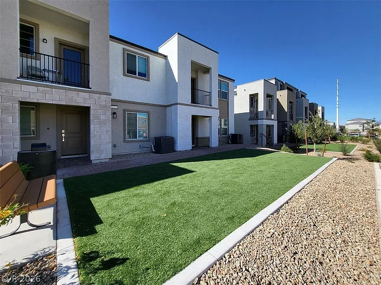 8667 Luxuriant Ave — Photo 22
