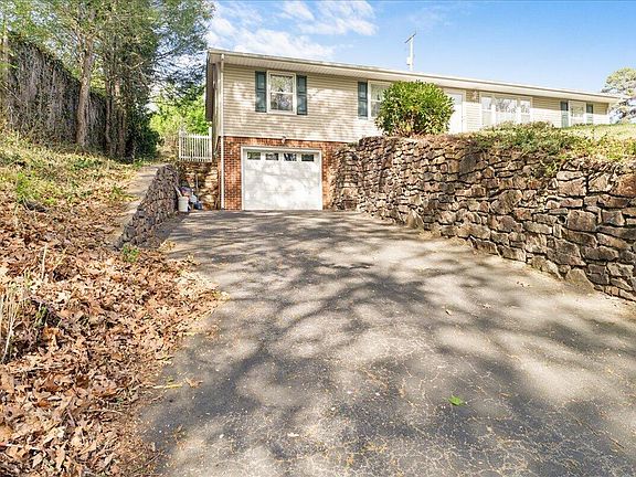 3rd image of 59 Silverbirch Dr
