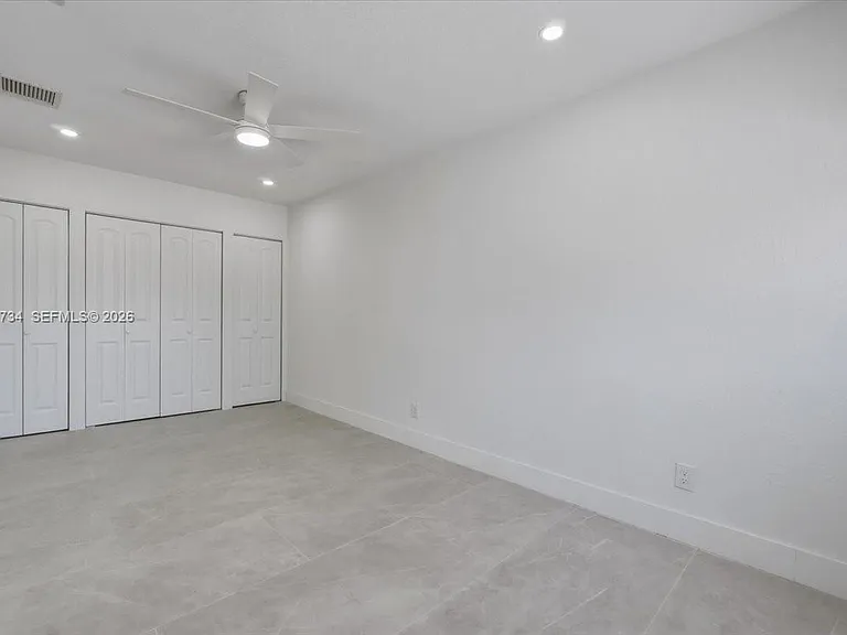 266 SW 6th St — Photo 35