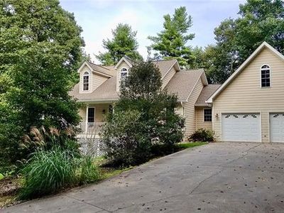 599 Whites Lake Blvd, Saluda, NC, 28773