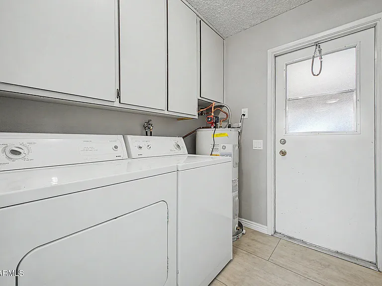10454 W Palmeras Dr — Photo 11