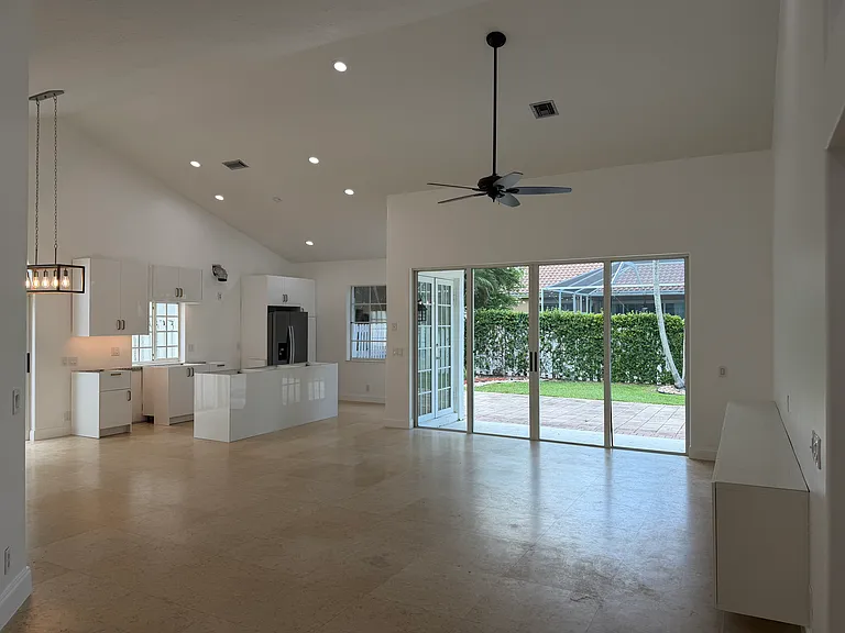 1052 San Luis Rey — Photo 11