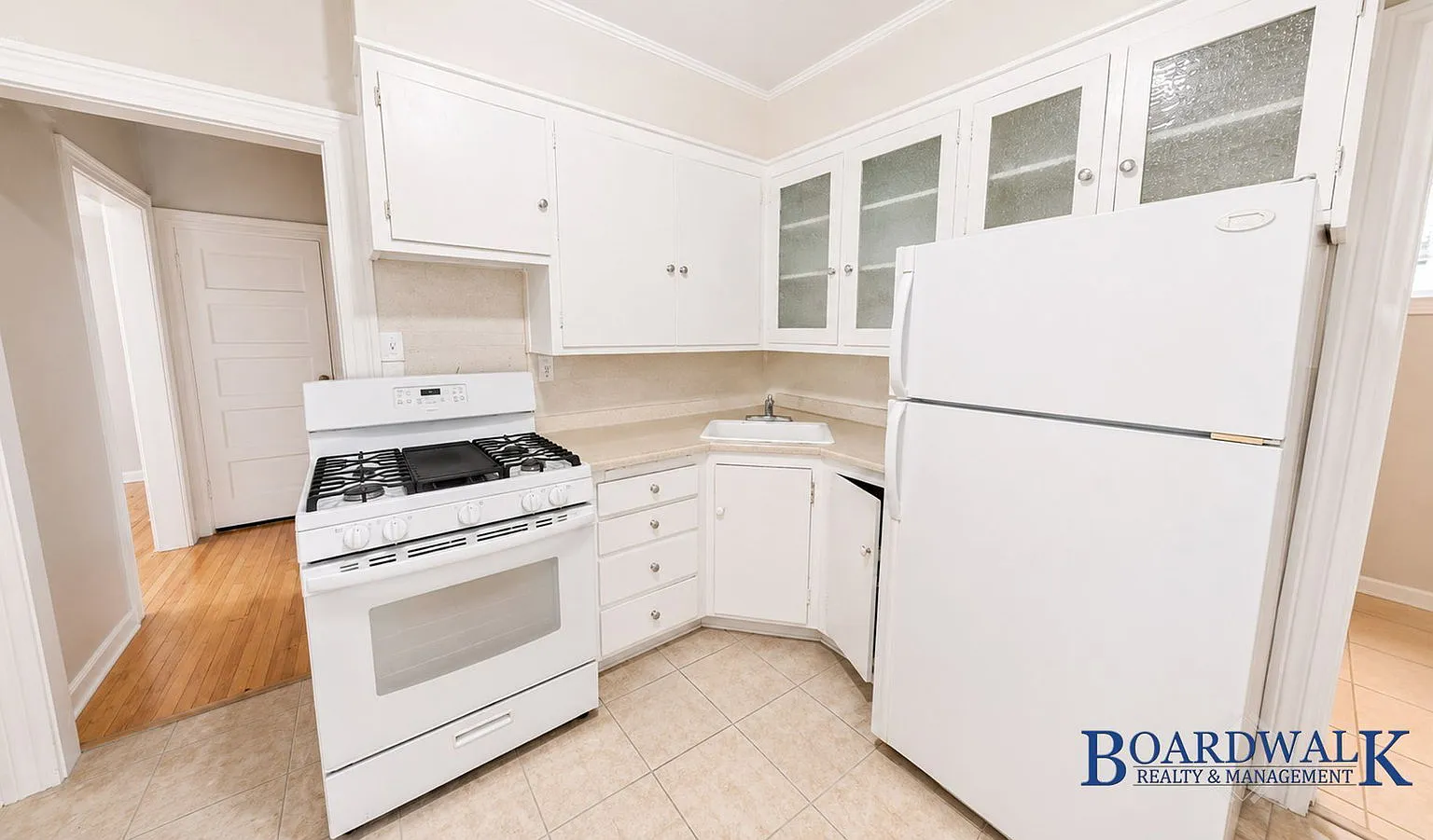 1 bed, 1.0 bath, 700 sqft, $1,050 — Photo 3