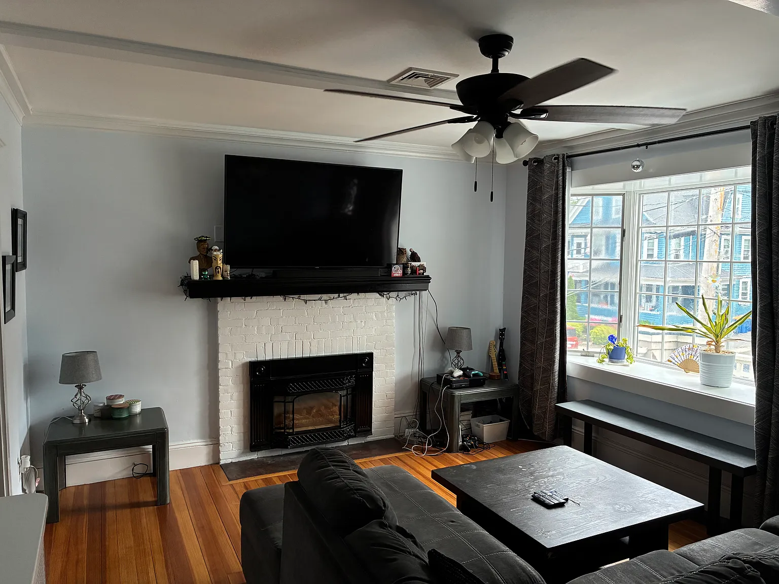4 bed, 2.5 bath, 2300 sqft, $1,250 — Photo 2