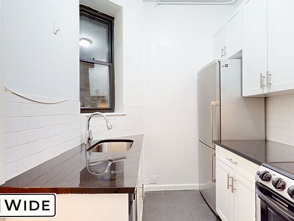 3rd image of 335 E 92nd St APT 1B