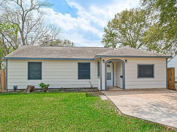 3rd image of 7426 Carrie Ln