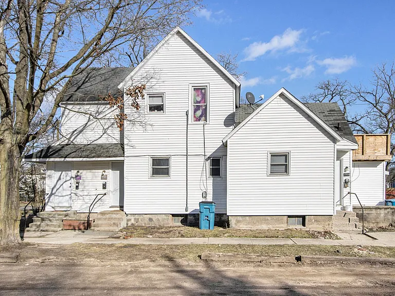 1703 S Park St — Photo 12