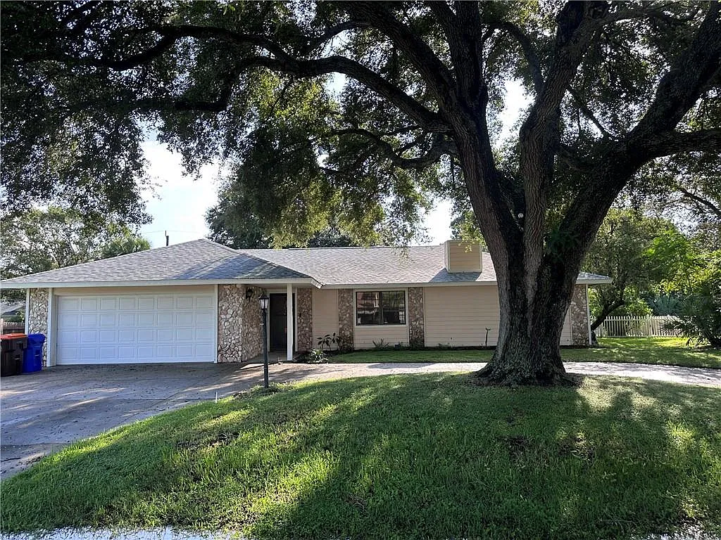 3 bed, 1898 sqft, $2,200 — Photo 1