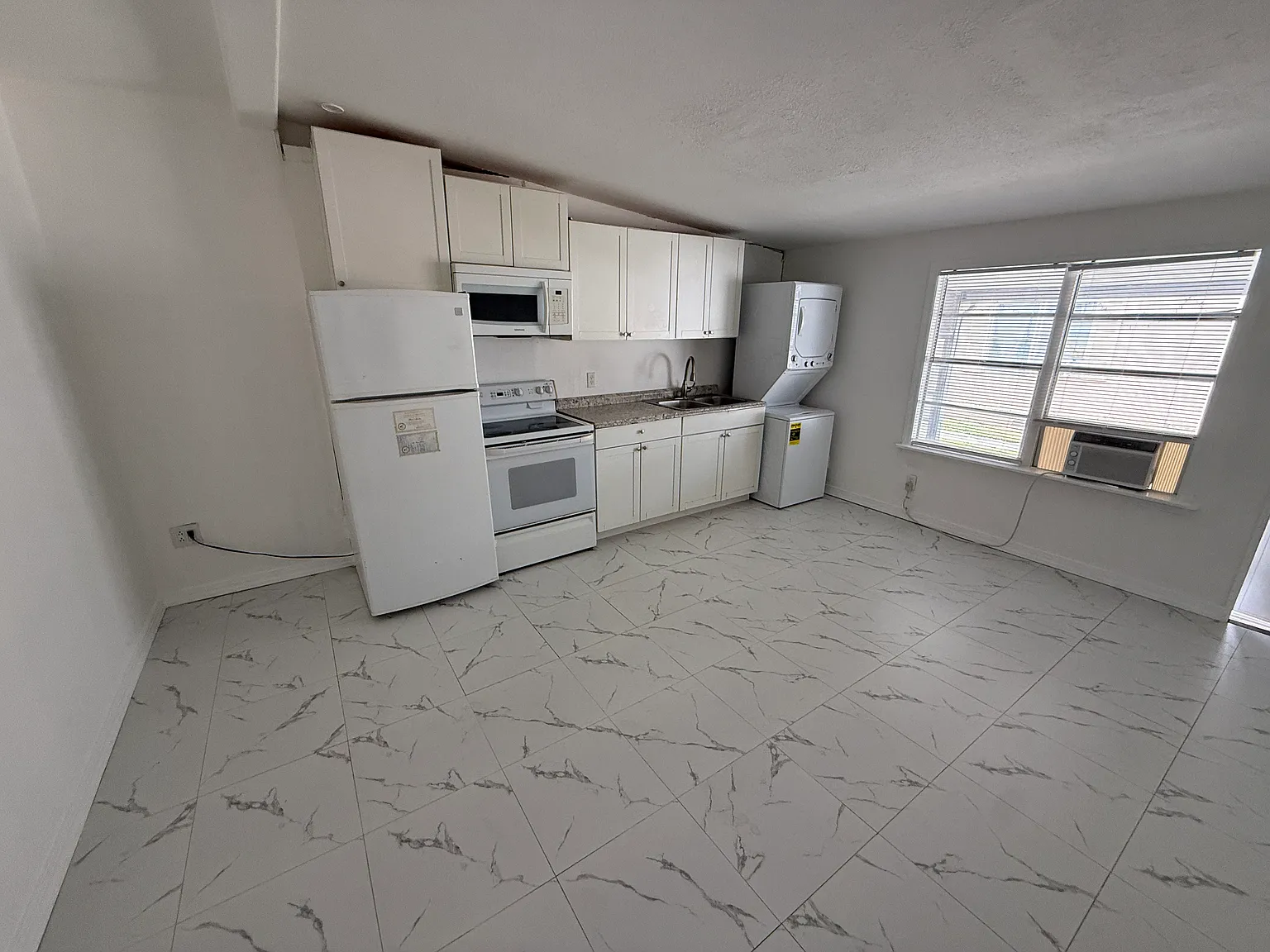 11954 Watergate Cir — Photo 2