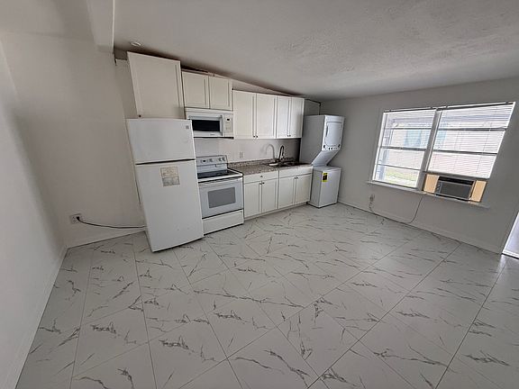 2nd image of 11954 Watergate Cir