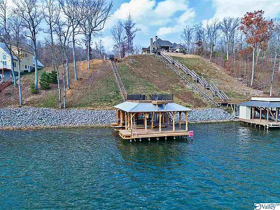 2nd image of 1009 Monte Sano Dr