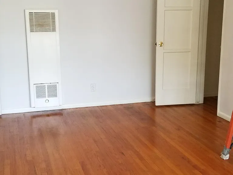 4424 Clinton St #2 — Photo 5