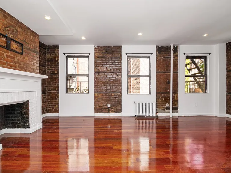 106 Greenwich Ave #3B — Photo 2
