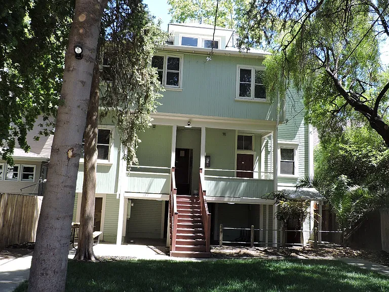 2220 L St #12 — Photo 11