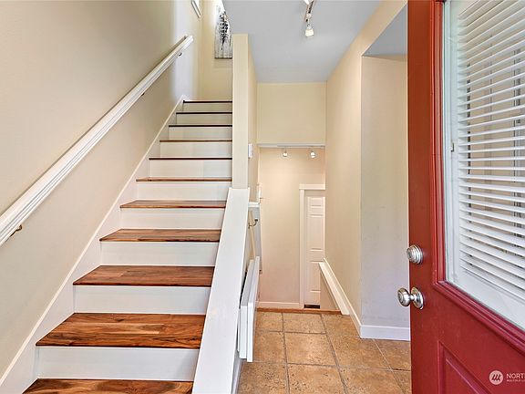 5th image of 111 Sadie Lane NW