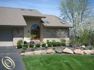 8798 Thornapple Dr, Pinckney, MI 48169