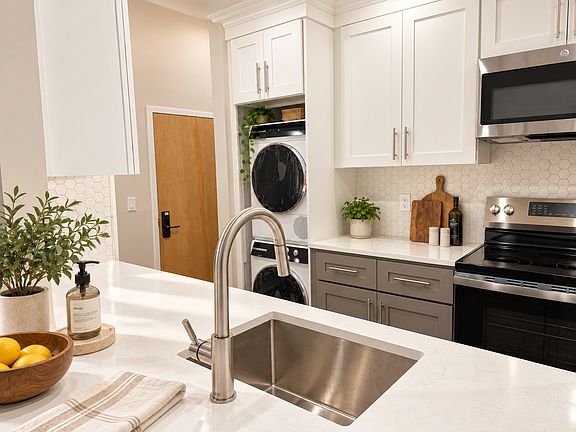 3rd image of 557 Columbus Ave #2O2