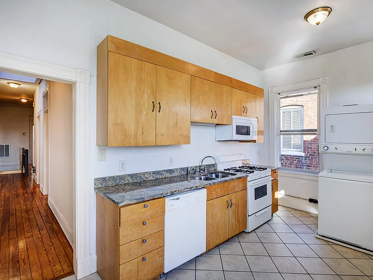 800 W Clay St #B — Photo 8