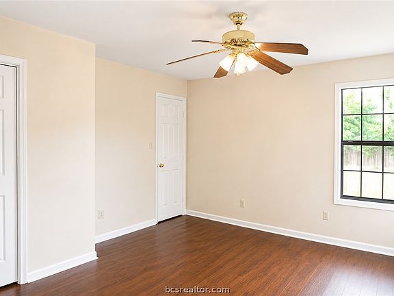 4th image of 405 Live Oak St #B