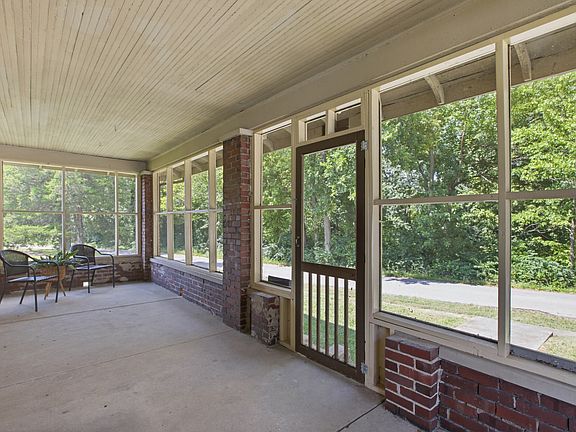 4th image of 2115 Irwin Dr