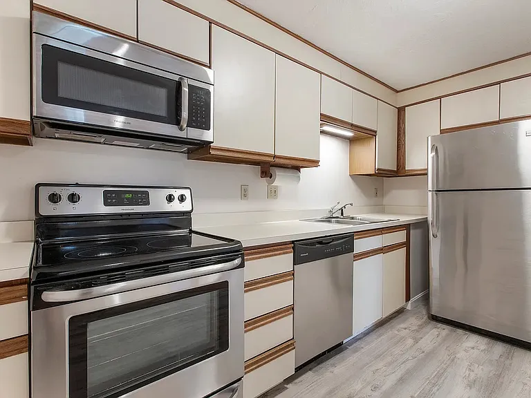 11 Gibbs St #I — Photo 4