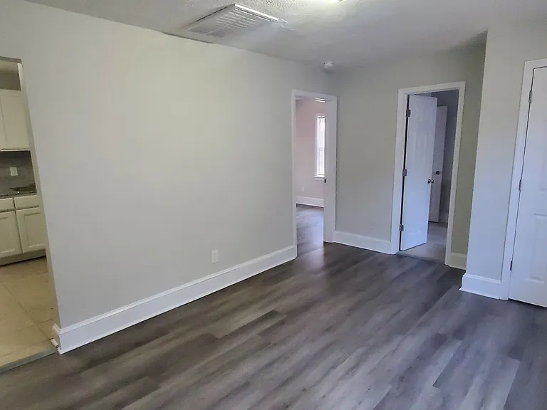 222B Woodrow St — Photo 2