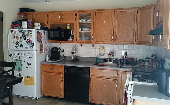 Nicely updated Oak kitchen.