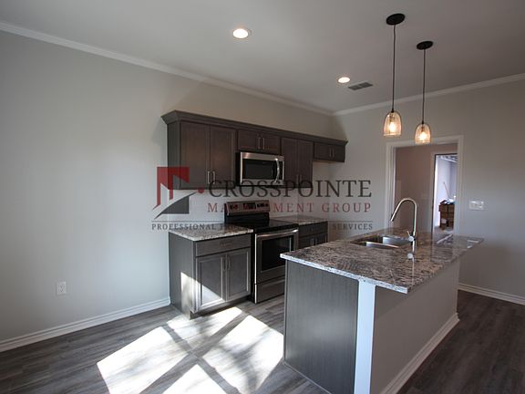 2nd image of 1927 Lindbergh Dr Unit 301