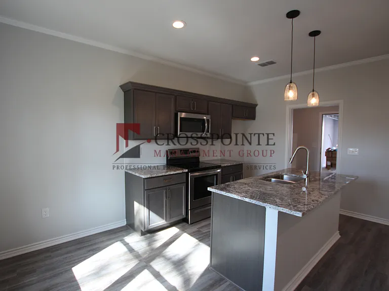 1927 Lindbergh Dr #301 — Photo 2