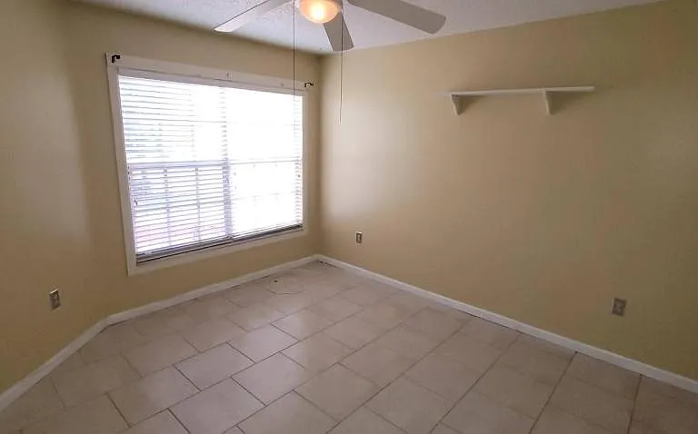 11224 Versailles Ln — Photo 15
