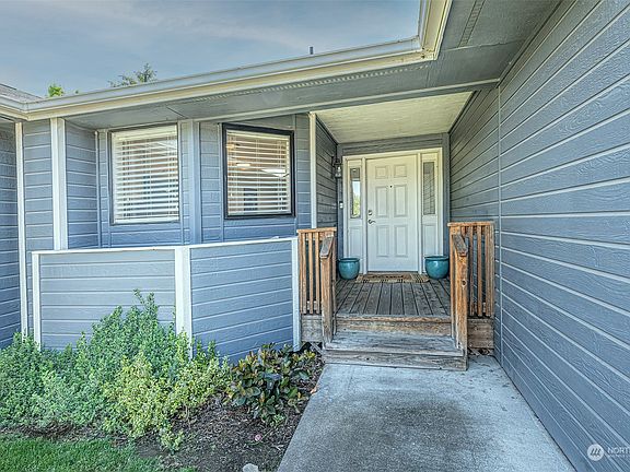2nd image of 805 SE Marine Drive