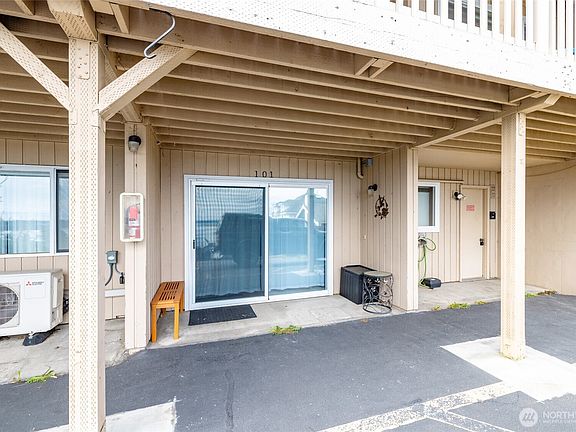 5th image of 1188 SE Pioneer Way #101