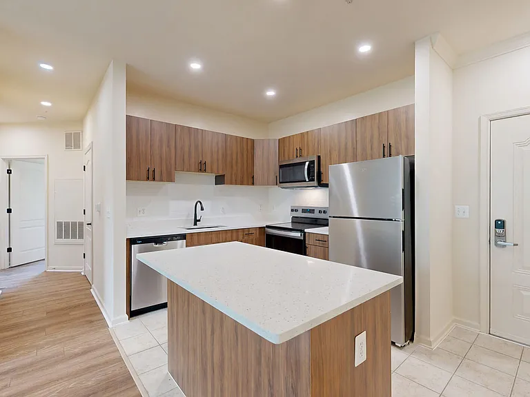 Signal Hill Apartment Homes — Photo 83