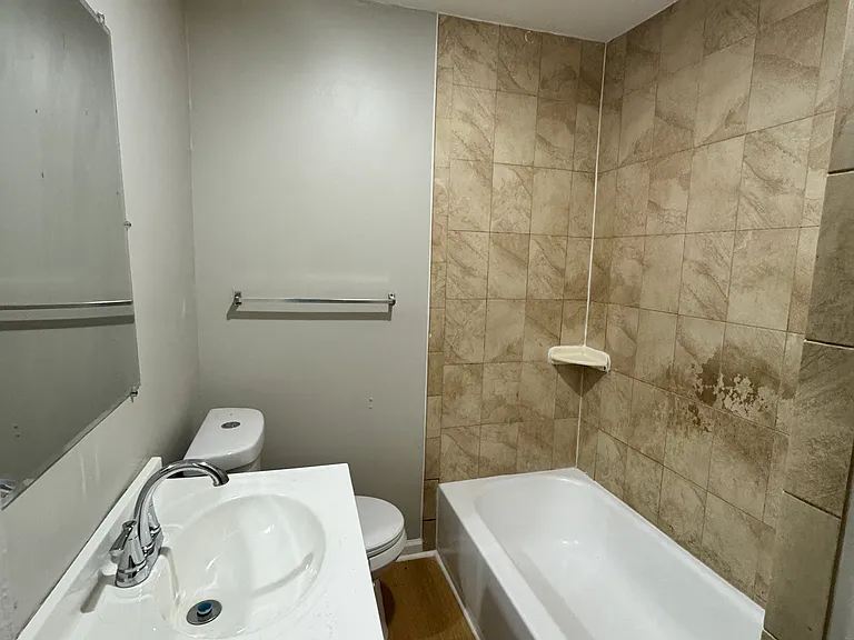 218 N Clayton St — Photo 9