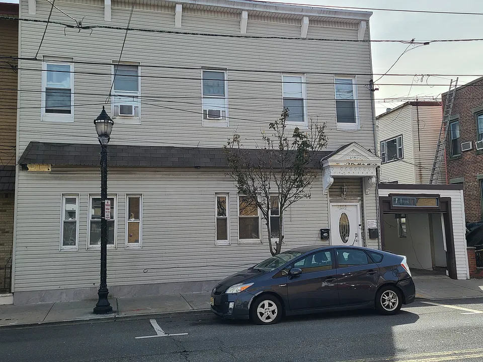 6806 Broadway #1